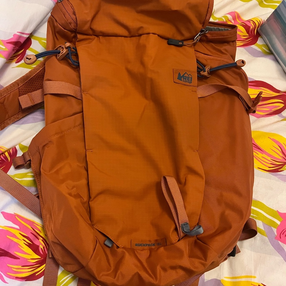 REI Orange Ruckpack - Durable Daypack - Picture 2 of 4